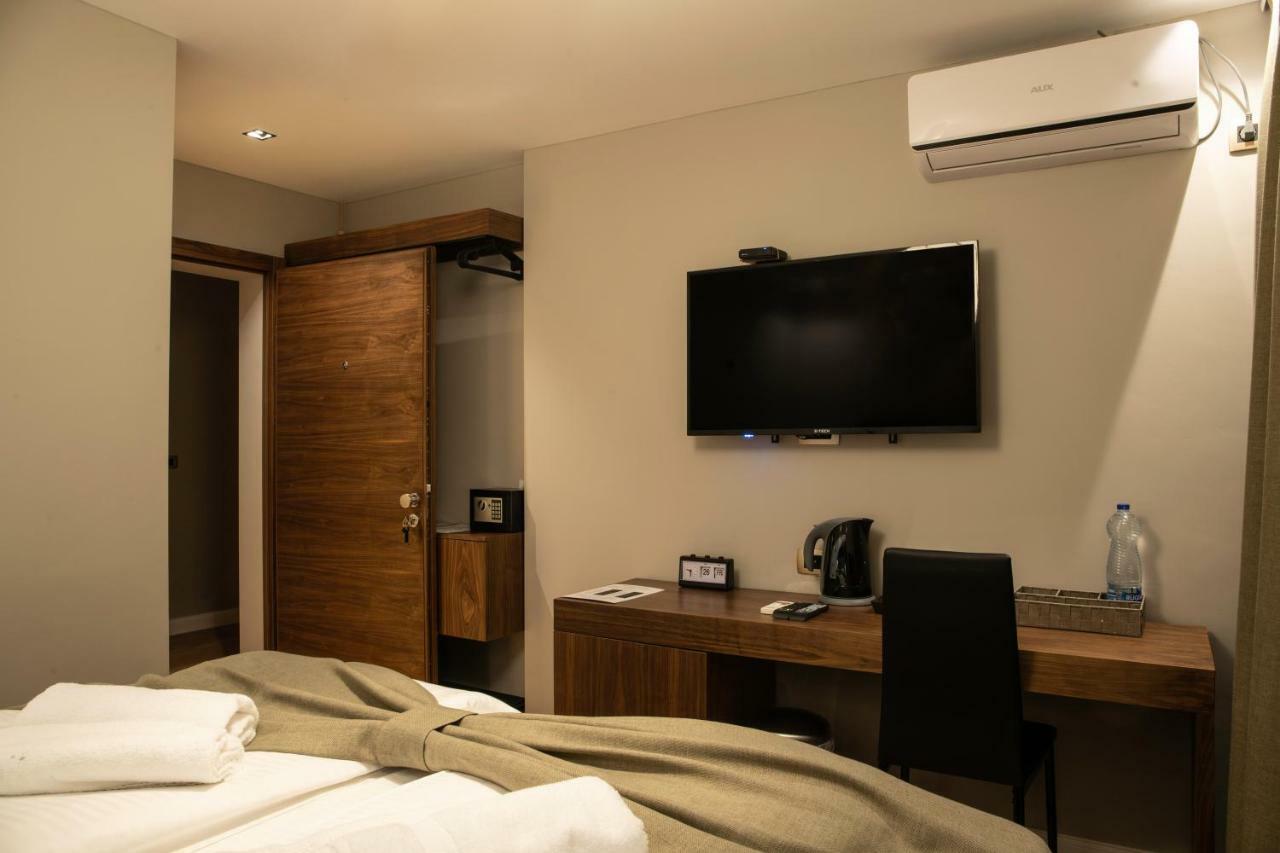 Boulevard Exclusive Приштина Экстерьер фото